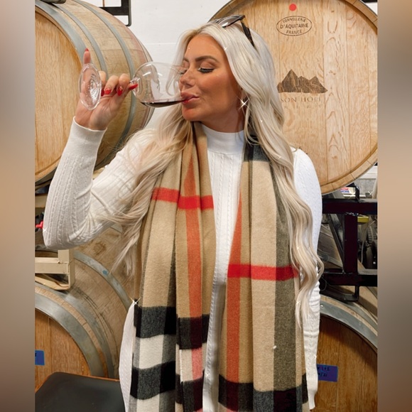 🎉 MEET YOUR SELLER 🎉 - Picture 7 of 9